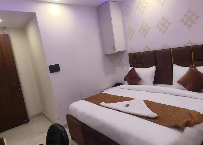 Hotel Mannat - Near Thyagaraj Sports Complex