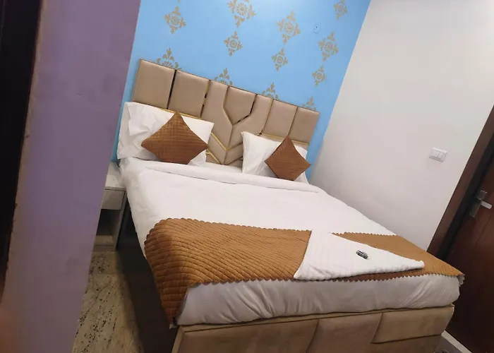 Hotel Mannat - Near Thyagaraj Sports Complex